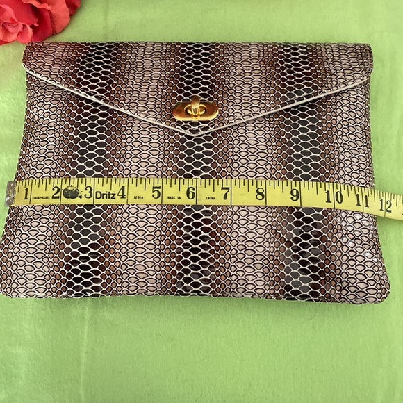 Snake print clutch bag , man made material never used from smoking free home. - Picture 6 of 9